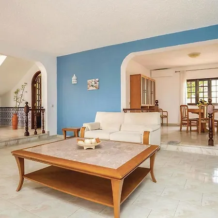 Beautiful In With 4 Bedrooms, Wifi And Outdoor Swimming Pool Feriehus *