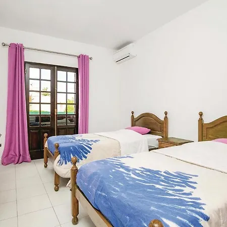 別荘 Beautiful In With 4 Bedrooms, Wifi And Outdoor Swimming Pool